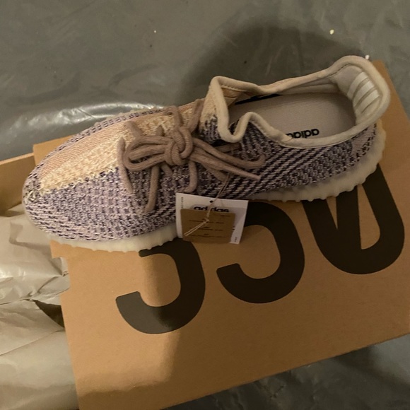 Adidas Yeezy Boost 350 V2 Reflective Synth Shoes| 9.5 men| Never worn! - Picture 1 of 1